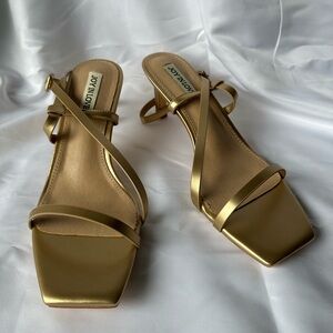 Women’s Gold Strappy Kitten Heel Sandals Square Toe Low Heel Size 9 New in Box